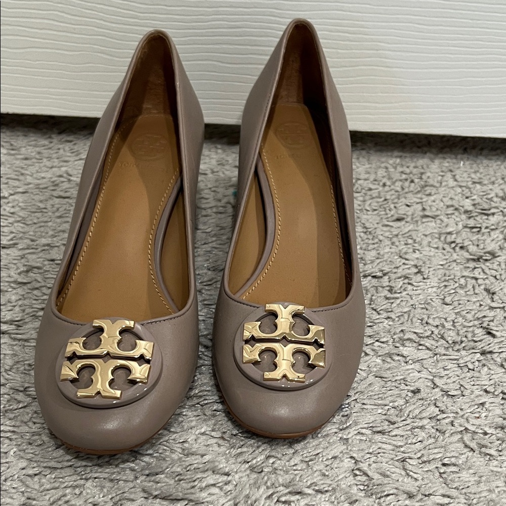 Tory Burch Women's Beige Leather Block Heel